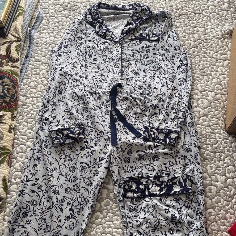 Vera Bradley Navy and White Floral Pajama Top